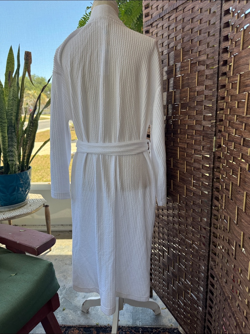 Bliss White Waffle Weave kimono-style Spa Robe with Tie Waist & Soap - Picture 7 of 12